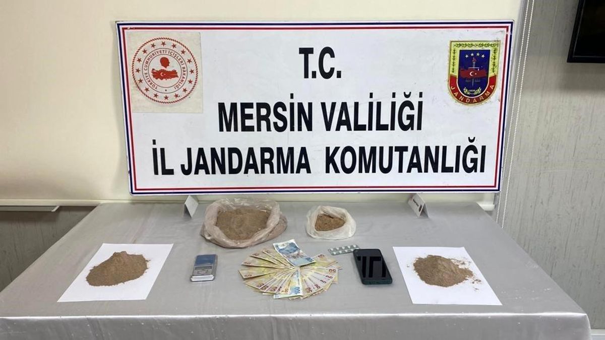 Mersin’in Tarsus ilçesinde uyuşturucu satıcılarına yönelik düzenlenen operasyonda 2 şüpheli
