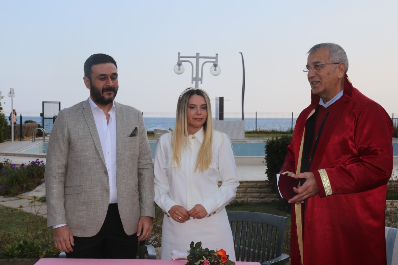 Deprem acısının gölgesinde hüzünlü nikah Güliz ve Emre çifti kararlaştırdıkları