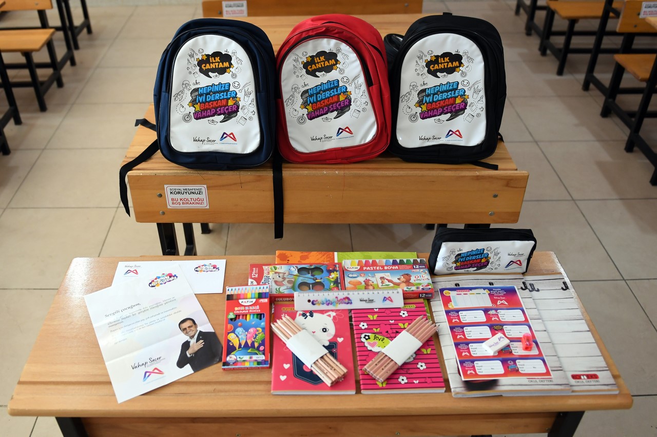 Mersin Büyükşehir Belediyesi’nin öğrencilere yönelik hizmetlerinin ilk yarı karnesi pekiyilerle