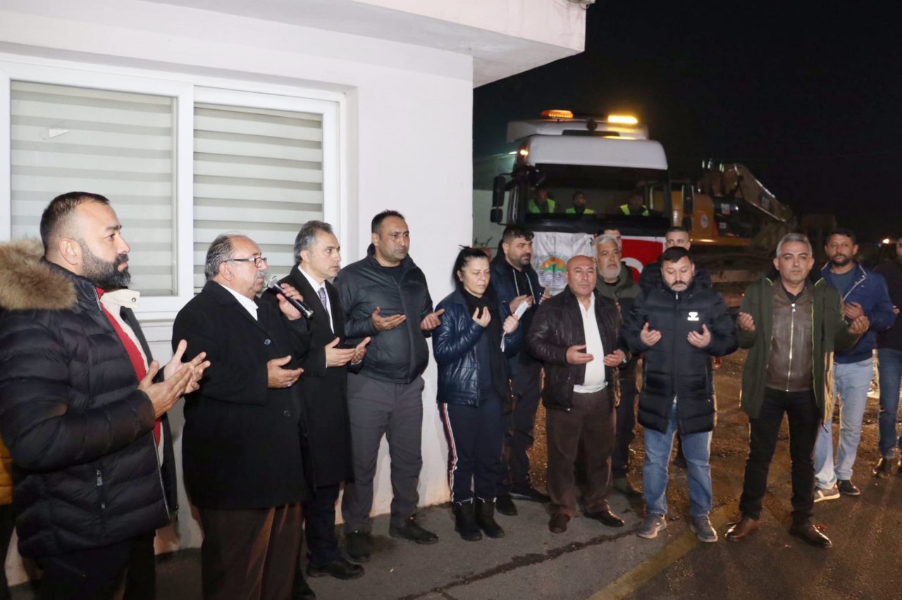 “Toroslar Belediyesinin Ekipleri, Arama Kurtarma Çalışmalarına Destek Veriyor”  Mersin’in merkez