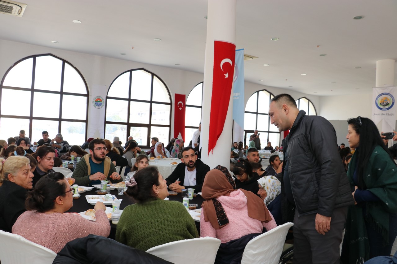 Toroslar Belediye Başkanı Atsız Afşın Yılmaz, Mersin Vanlılar Kültür ve