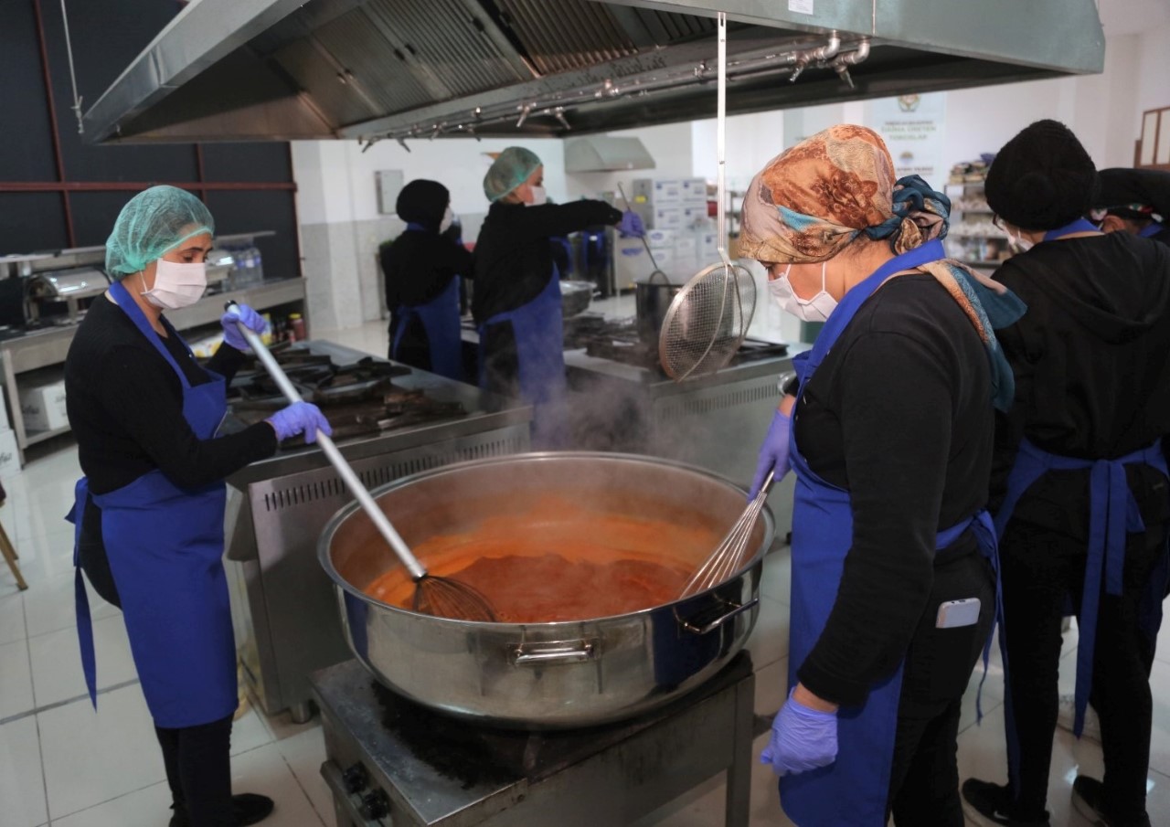   Mersin’in merkez ilçesi Toroslar Belediyesi, afet bölgesinden ilçeye gelen