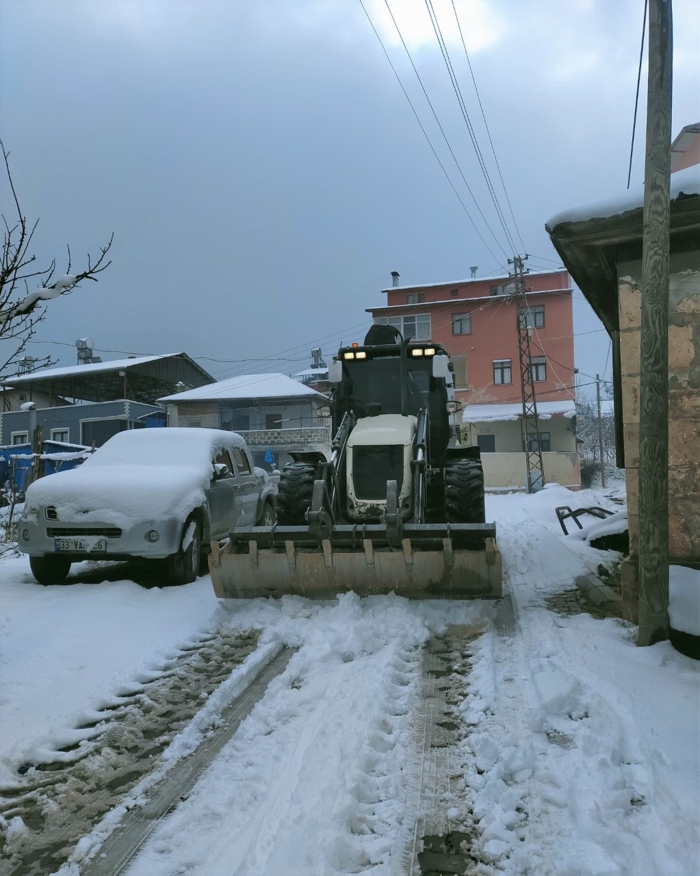 Toroslar Belediyesi, yaylalarda gece gündüz teyakkuz halinde çalışıyor. İlçenin yüksek