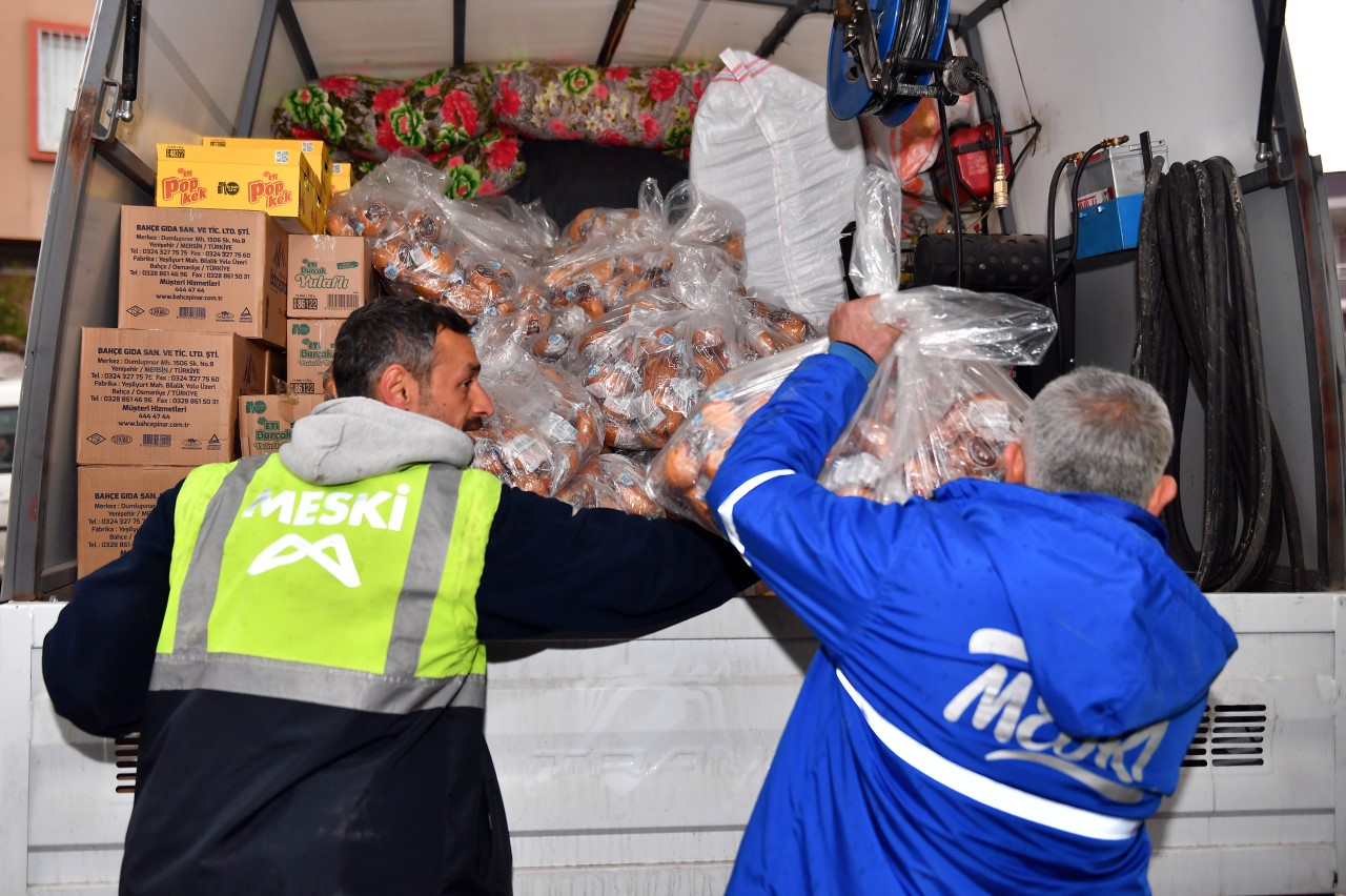 Mersin Büyükşehir Belediyesi, depremin yaşandığı andan itibaren Büyükşehir’in tüm birimlerini