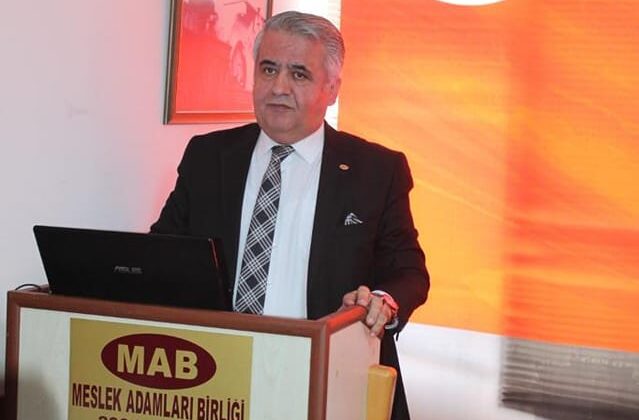 Ülkemizin dört bir yanında fedakârca görev yapan tüm sağlık çalışanlarının