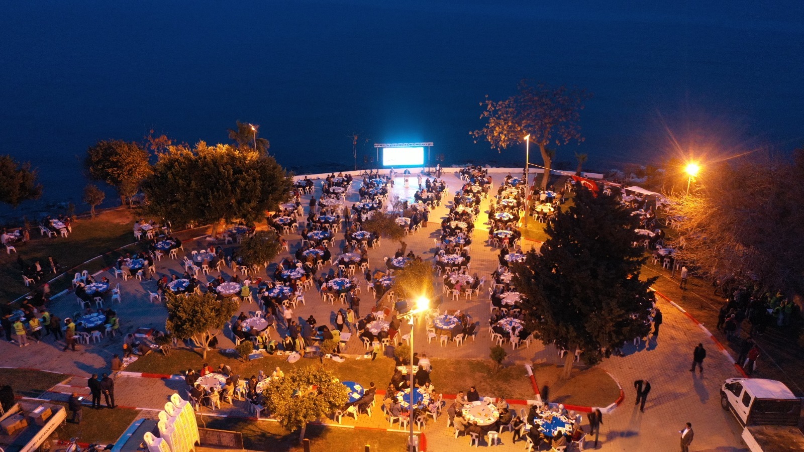 On bir ayın sultanı Ramazan Ayı’nda kurulan iftar sofralarında binlerce