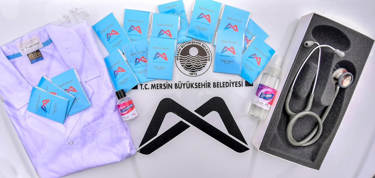 Mersin Büyükşehir Belediyesi, depremin ardından bölgede canla başla mücadele eden