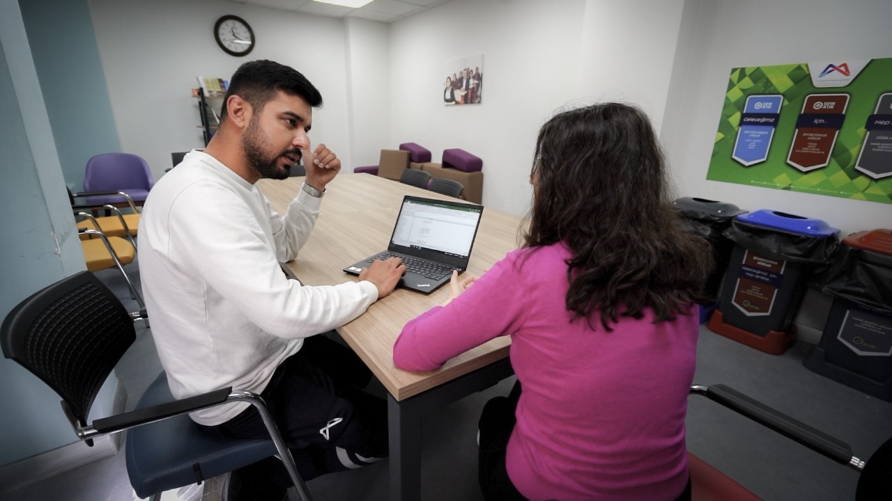 Mersin Büyükşehir Belediyesi, deprem nedeni ile göz sağlığında sorun yaşayan