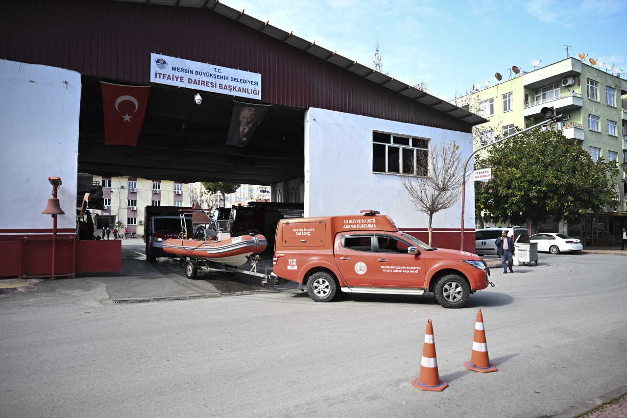 Mersin Büyükşehir Belediyesi, yoğun yağışlar nedeniyle sel felaketinin yaşandığı Şanlıurfa’da