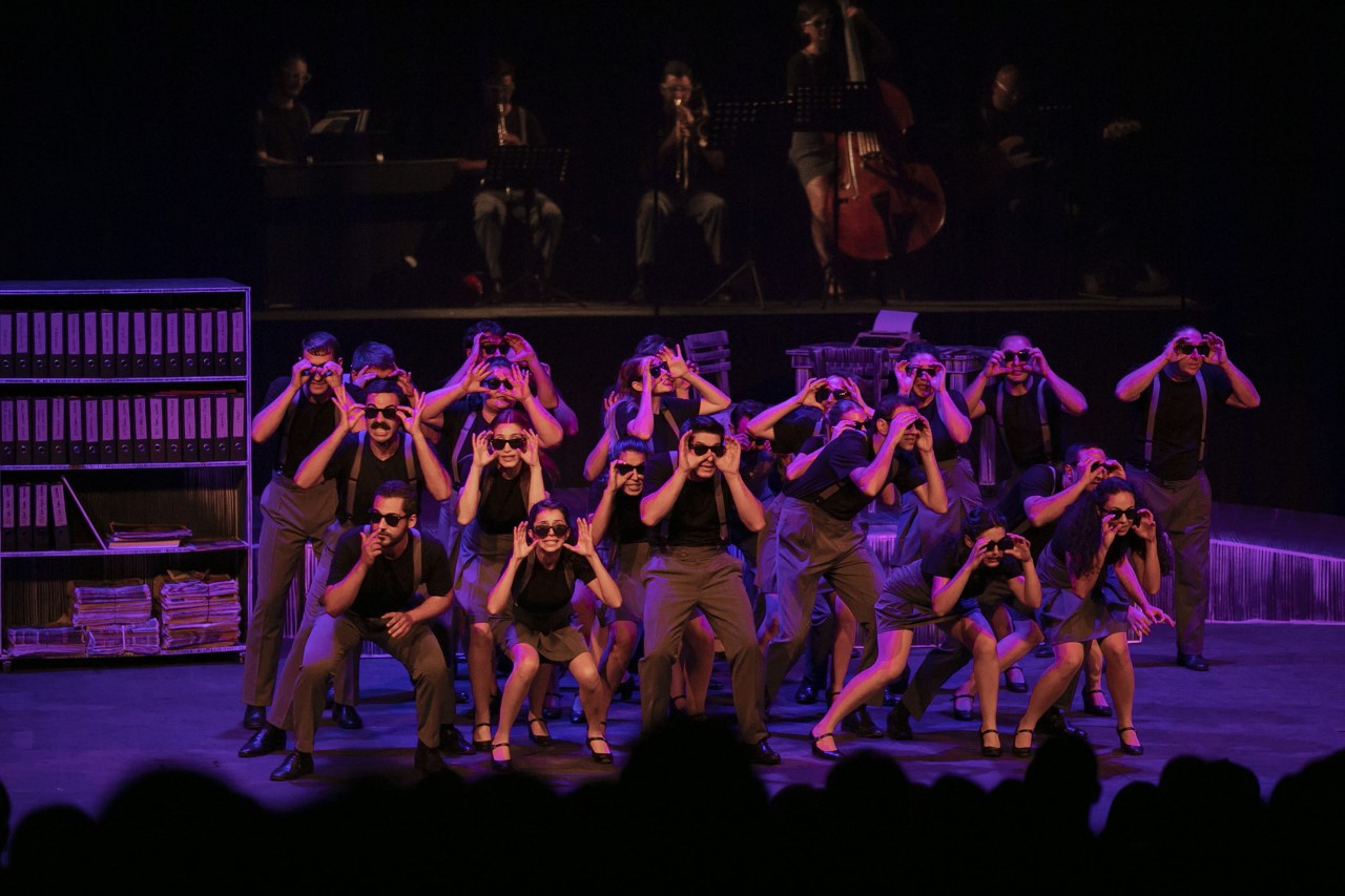 Yaşanan deprem felaketinin ardından uzun süredir perdeleri kapalı olan Mersin