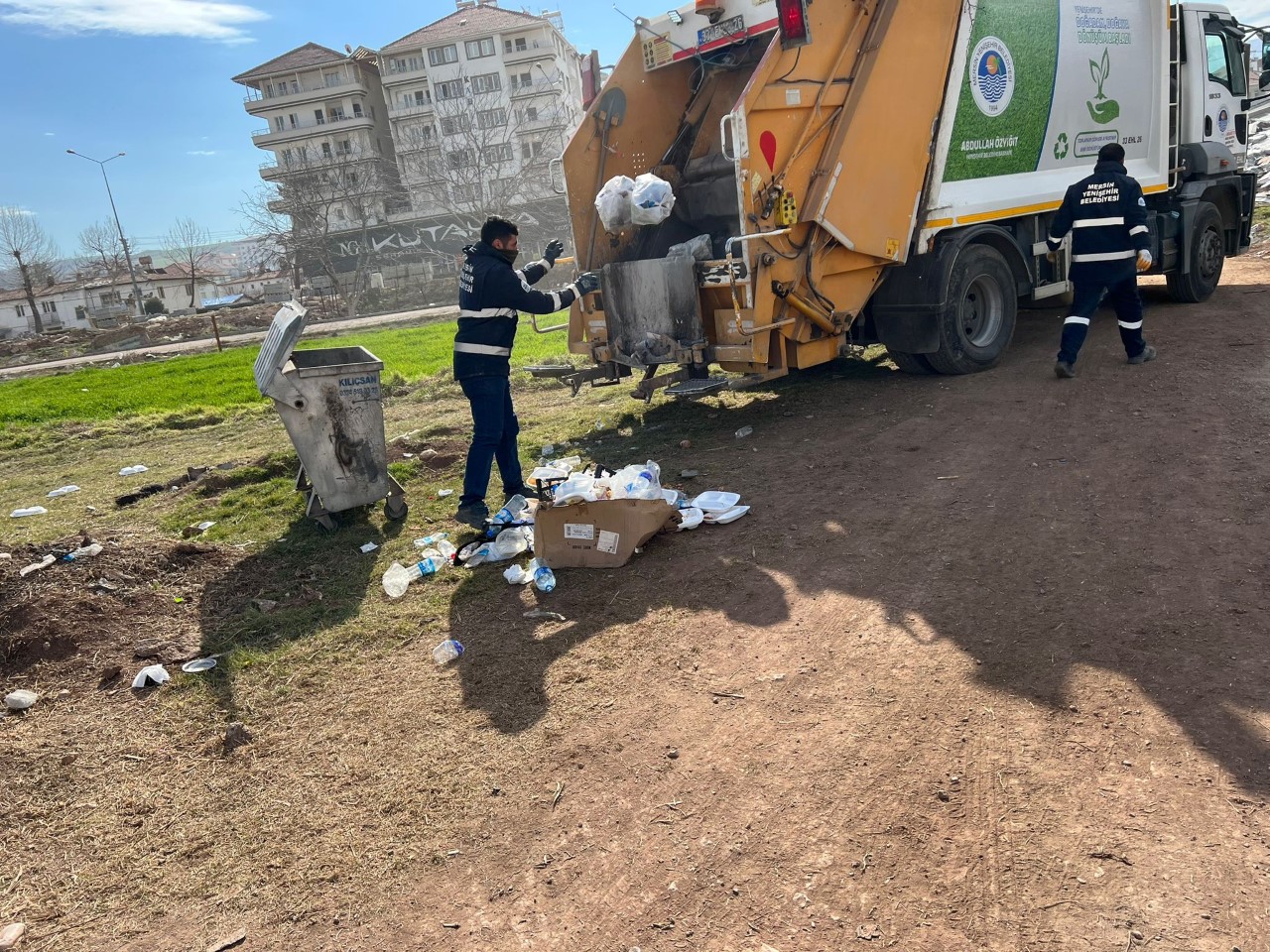 Depremin yaralarını sarmak için hem Mersin’de hem de bölgede seferber