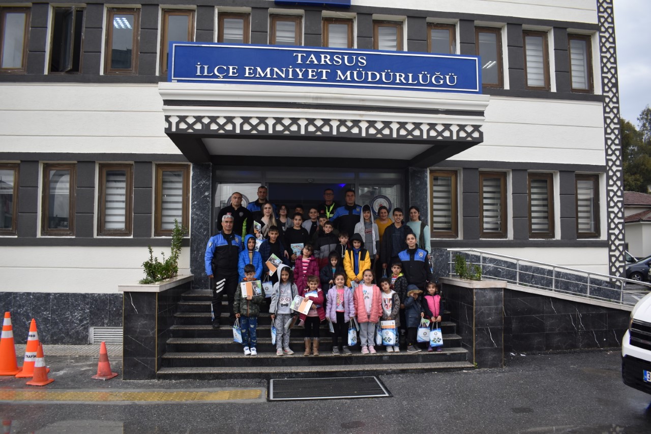 Deprem felaketi neticesinde Tarsus Cem ve Kültür Evi’nde kalan depremzede