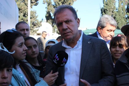 Başkan 'Vahap Seçer' Adanalıoğlu Köyün'de Çiftçilere Zeytin Fidanı Ve Gübre Desteği Yaptı. 6 tv kent muhabiri