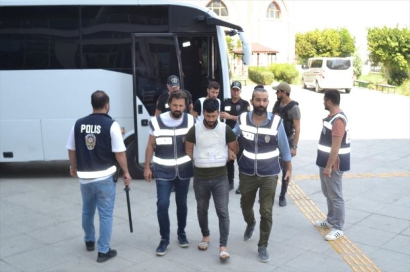 Mersin’in Tarsus ilçesinde, bir otomobildeki 2 kişinin öldürülmesine ilişkin yürütülen