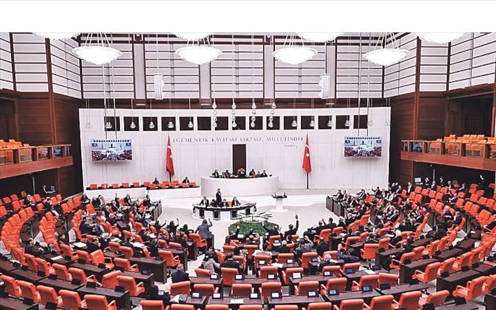 CHP Genel Başkan Yardımcısı Veli Ağbaba, deprem bölgesinde seçimde oy
