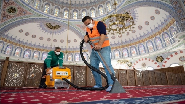 Mersin’de İbadethaneler Bayrama Hazır Mersin genelindeki ibadethanelerde yıl boyunca rutin temizlik çalışmaları yürüten Büyükşehir