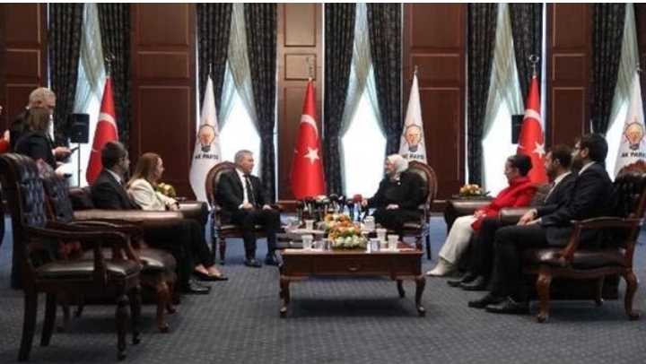 Siyasi Partilerde Bayramlaşma Ziyaretleri Ankara’da Ramazan Bayramı nedeniyle partiler arası bayramlaşma ziyaretleri gerçekleştirildi.