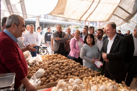 Halkın arasında olmaya devam eden Mersin Büyükşehir Belediye Başkanı Vahap