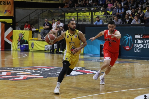 Türkiye Basketbol Ligi’nde şampiyonluk mücadelesi veren Mersin Büyükşehir Belediyesi Spor