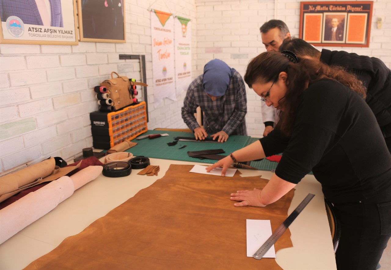 “Kursiyerler, Özel Sipariş Alarak Aile Bütçelerine Katkıda Bulunuyor”  Toroslar Belediyesi,