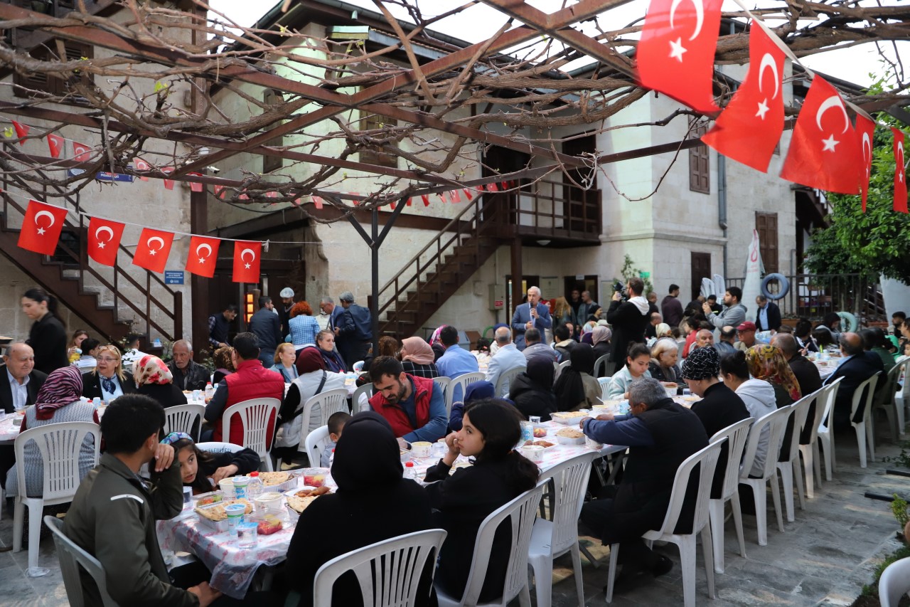 Belediyenin sağladığı Onkobüs Hizmetinden faydalanan, aralarında deprem bölgesinden göç eden