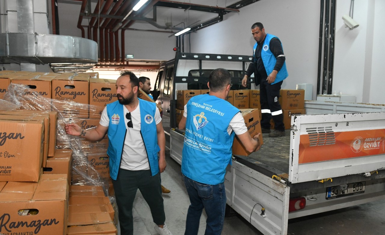 Yenişehir Belediyesi Ramazan ayında da ihtiyaç sahiplerinin yanında Sosyal belediyecilik