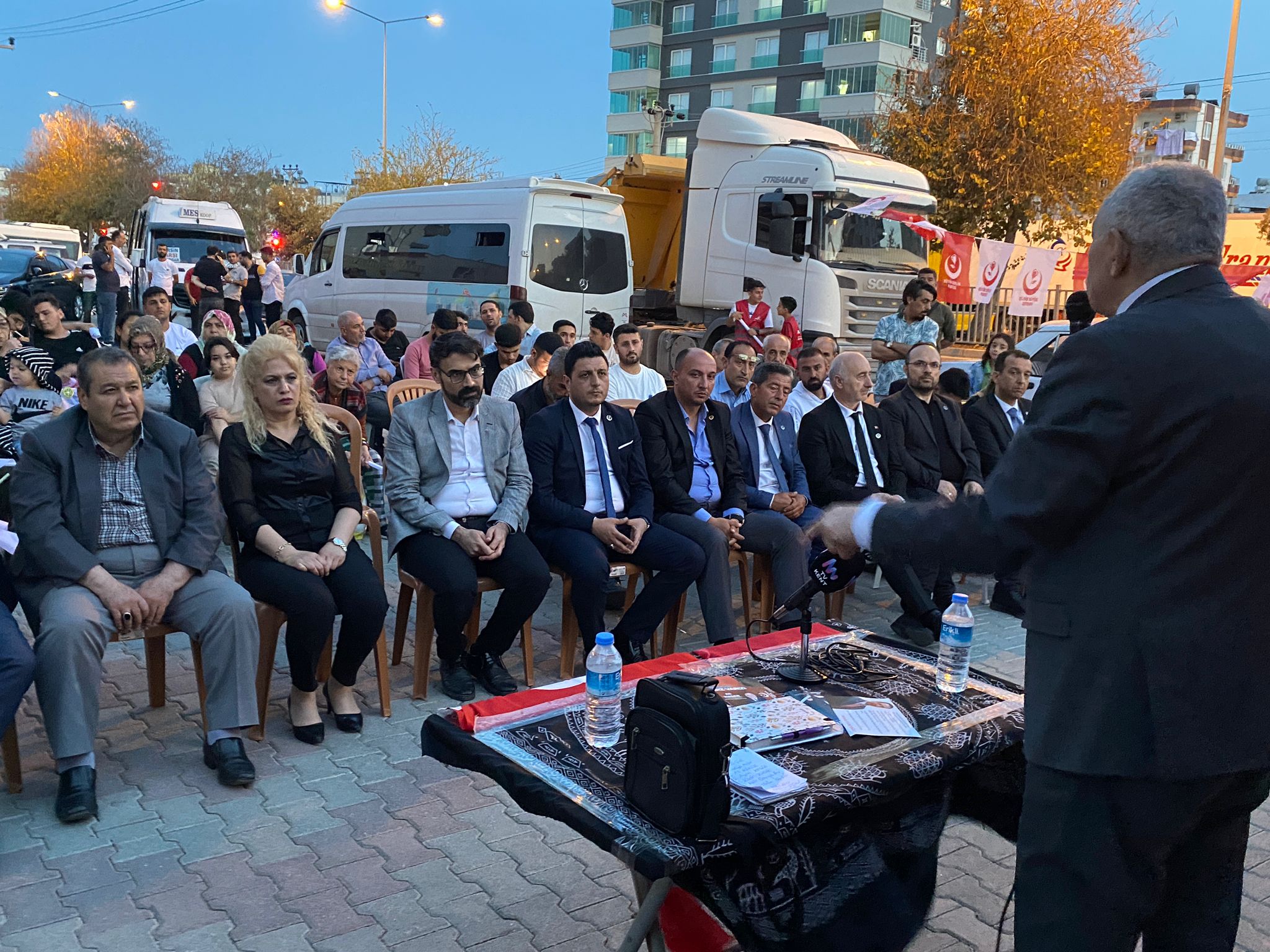 Osmanlı Ocakları tarafından düzenlenen mahalle toplantısına katılan Büyük Birlik Partisi