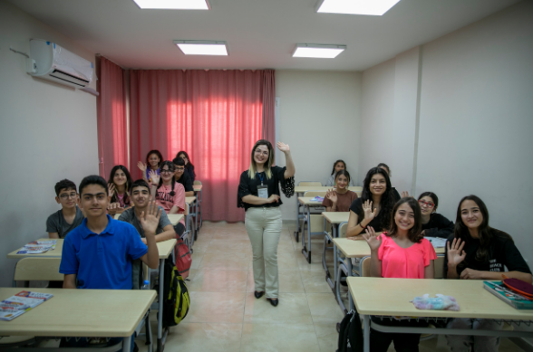 Mersin Büyükşehir Belediyesi, kentin birçok bölgesinde hizmete koyduğu kurs merkezleriyle,