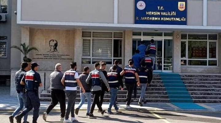 Mersin’de internet üzerinden yasa dışı bahis oynatarak ağına düşürdükleri kişileri