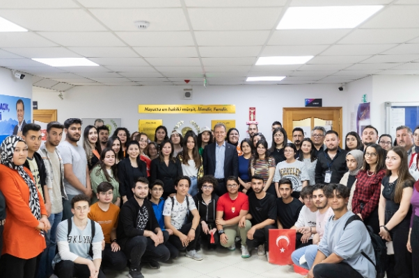 Mersinli gençlerin en iyi eğitimi alabilmeleri için tüm imkanları ile