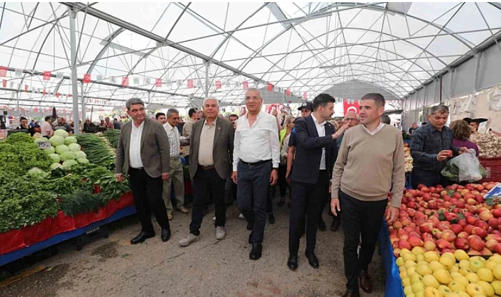 Mezitli Belediyesi, Menderes Mahallesi’nde bulunan semt pazarının üstünü kapatarak, hizmete