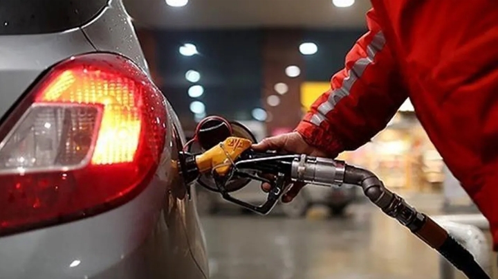 Petrol fiyatları ve dolar kurundaki değişimlere bağlı olarak akaryakıt fiyatlarındaki