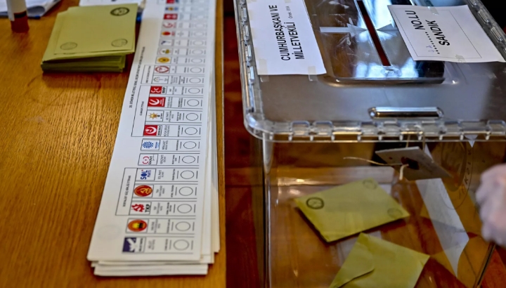 Yurt Dışı İlçe Seçim Kurulu, kullanılmamış oy pusulasından AK Parti