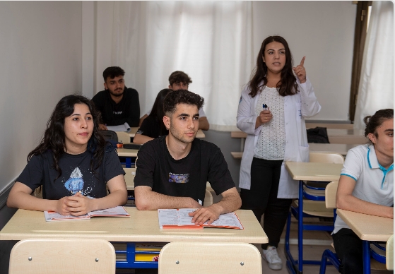 6 Şubat’ta yaşanan deprem felaketinin ardından depremzedeler için kucak açan