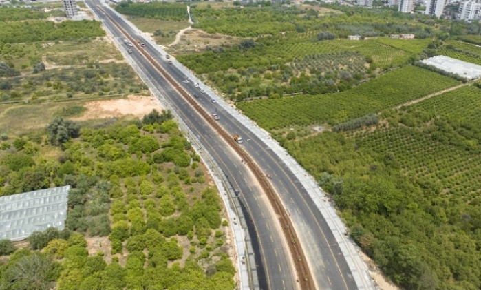 Mersin Büyükşehir Belediyesi ekipleri Başkan Vahap Seçer önderliğinde, kentte yaşayan