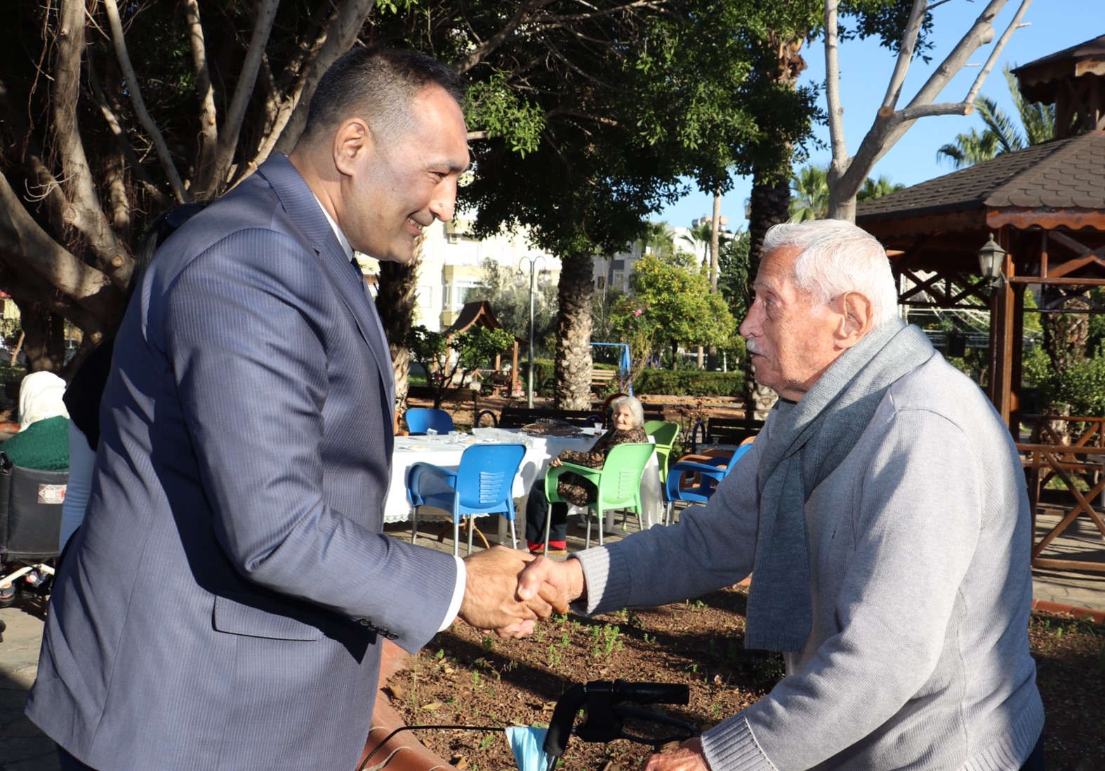 Toroslar Belediye Başkanı Atsız Afşın Yılmaz, Babalar Günü dolayısıyla bir