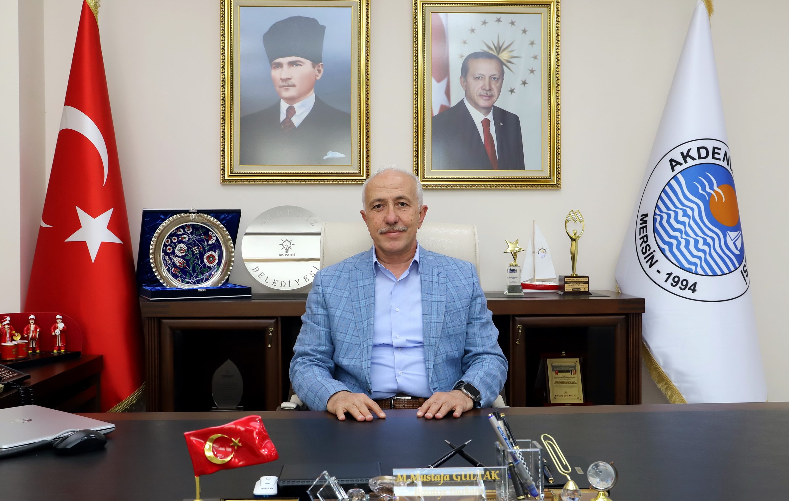 GÜLTAK’TAN, “BİR KİTAP DA BENDEN” KAMPANYASINA DESTEK ÇAĞRISI Akdeniz Belediye Başkanı M. Mustafa Gültak, deprem felaketinin vurduğu illerde