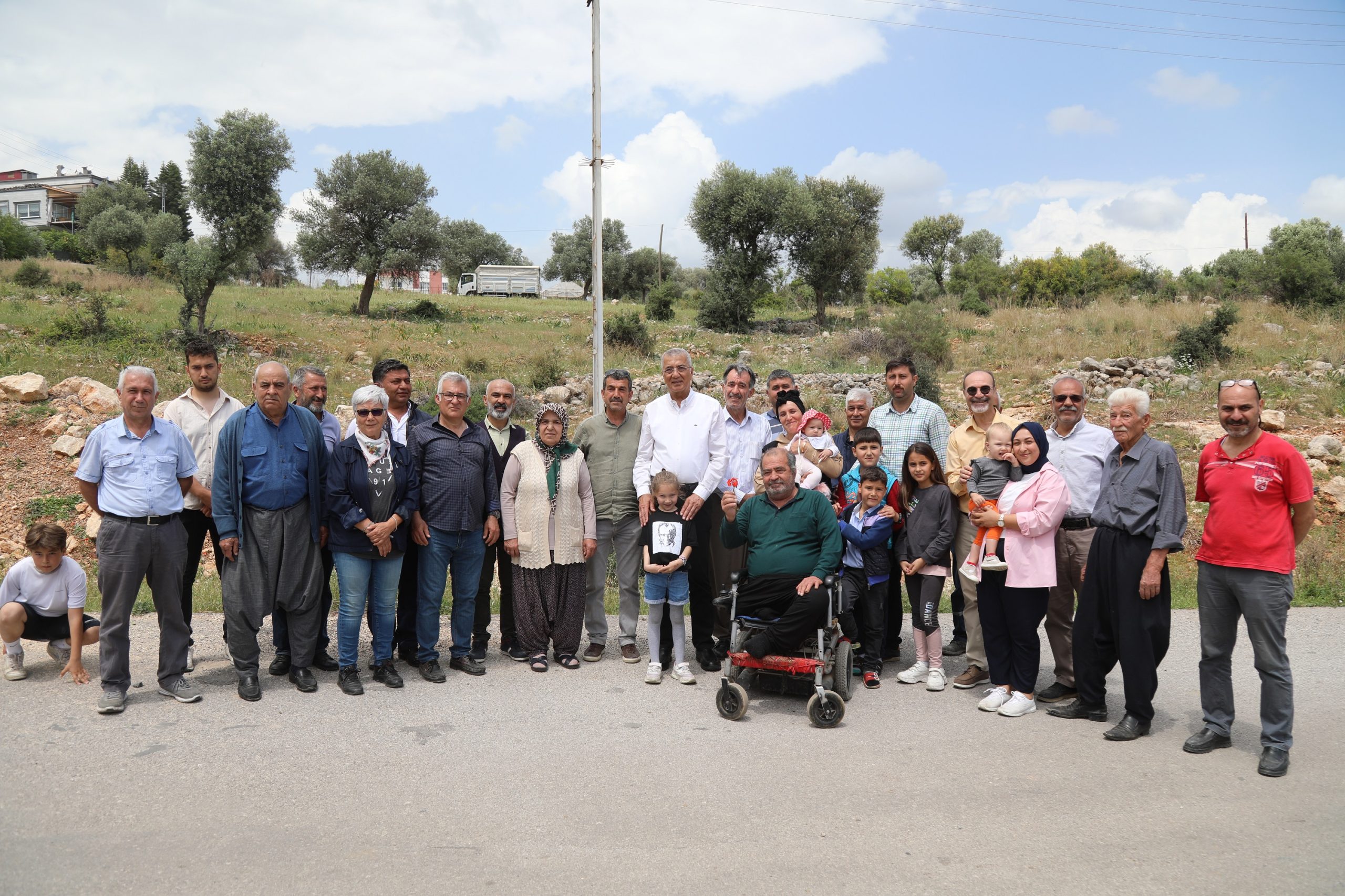Bozön Mahallesinde TOKİ tarafından sondaj çalışmaları yapılmaya başlandı. Tarım alanı