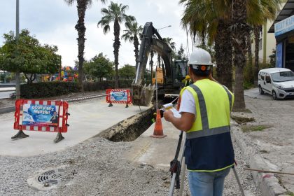 MESKİ, CEMALPAŞA CADDESİ’NDE SU BASKINI SORUNLARINA SON VERİYOR 4 MESKI CEMALPASA CADDESINDE SU BASKINI SORUNLARINA SON VERIYOR 1
