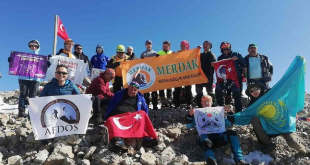 Mersin Dağcılık Spor Kulübü (MERDAK) üyeleri, çevre illerden de katılan