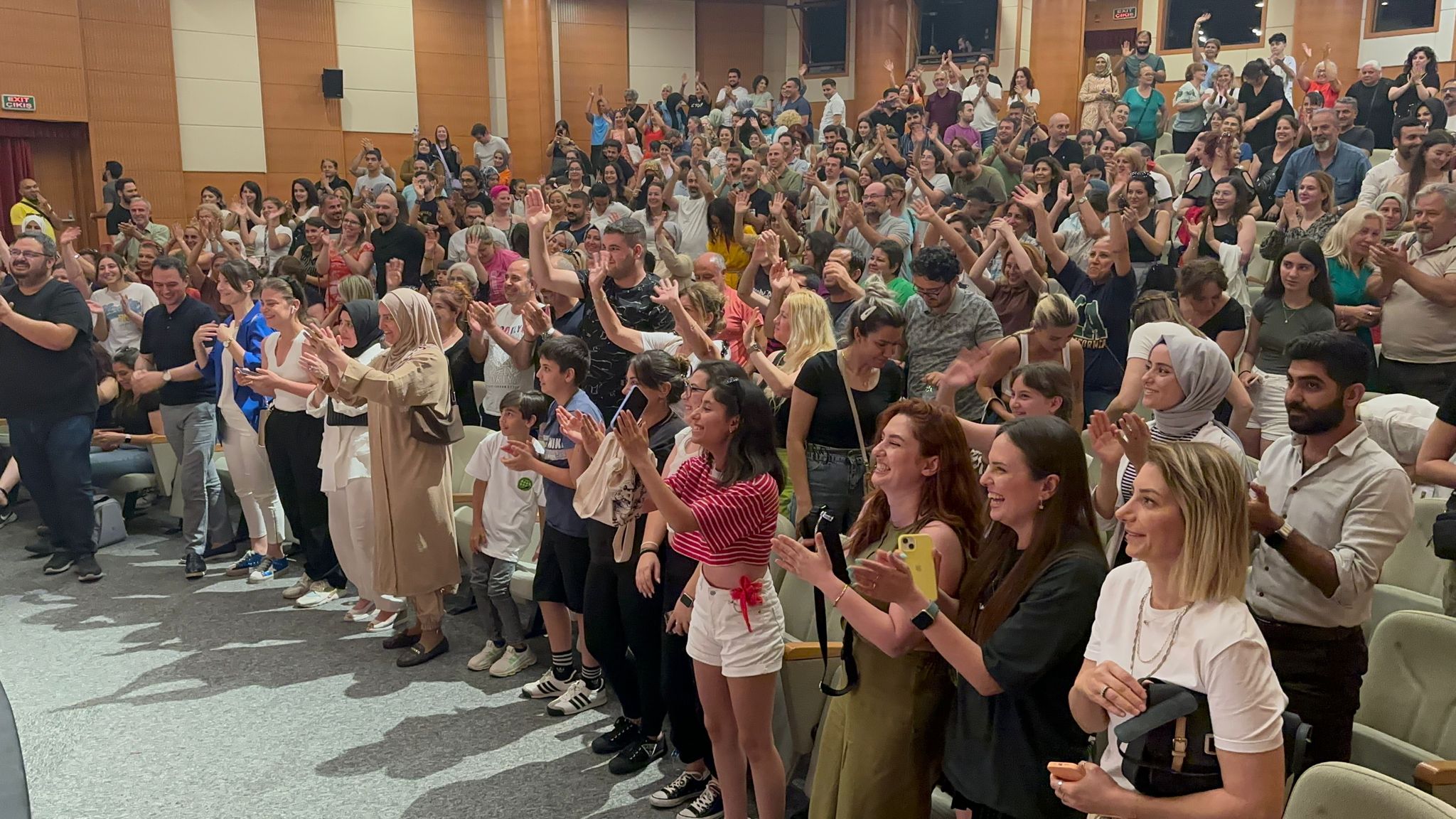 Yenişehir Belediyesi Mersinlileri sanatla buluşturuyor Mersin Yenişehir Belediyesi, sevilen oyuncular Tuğçe Karabayır ve Erkan Karadeniz’in