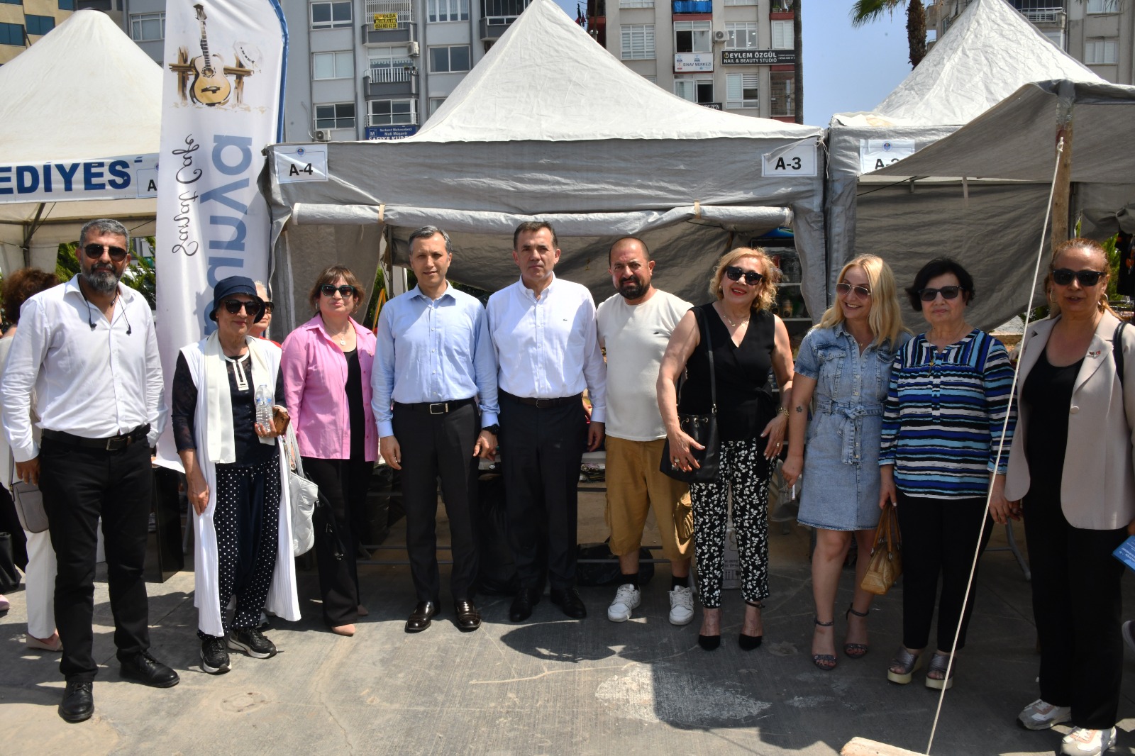 Yenişehir Belediyesi, Mersin’deki depremzedelere desteğini sürdürüyor Mersin Yenişehir Belediyesi ve