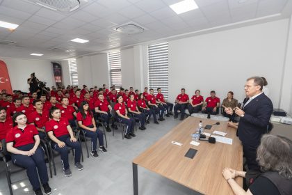 SEÇER’DEN İTFAİYE ERLERİNE: “HER ZAMAN SİZİN YANINIZDAYIM”