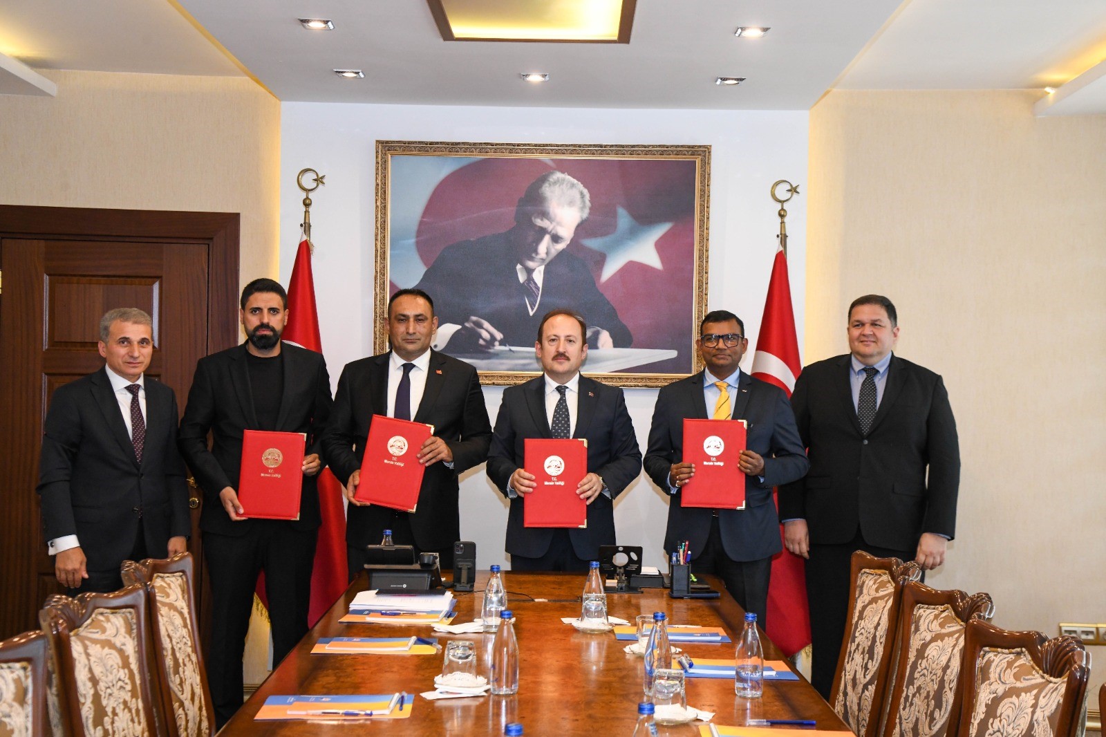 ŞEHRİN TAKIMINA SAHİP ÇIKAN BİR KENT PROTOKOLÜ VAR! YENİ MERSİN