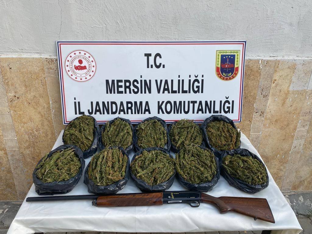 Mersin İl Jandarma Komutanlığı ekipleri Tarsus ve Mut ilçelerinde uyuşturucu