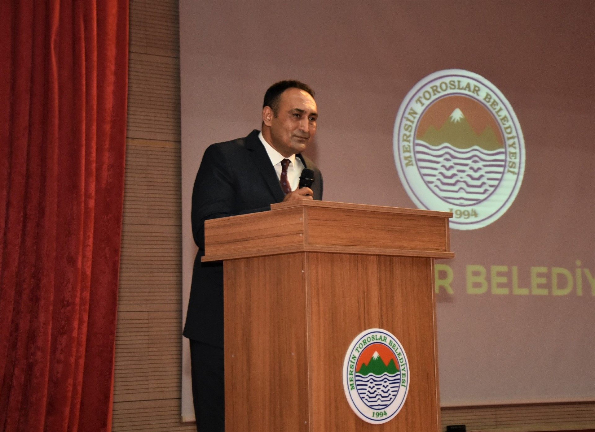 BAŞKAN YILMAZ’DAN PERSONELİNE YÜZDE 52,6 ZAM “TOROSLAR BELEDİYESİNDE EN DÜŞÜK