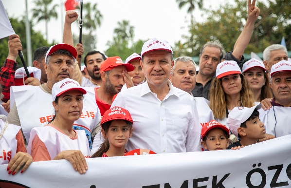 Mersin Büyükşehir, Belediye İş ve Disk Genel İş Arasında Ek Protokolün İmzaları Atıldı Mersin Büyükşehir Belediyesi Genel Sekreteri Olcay Tok tarafından, Mersin Büyükşehir