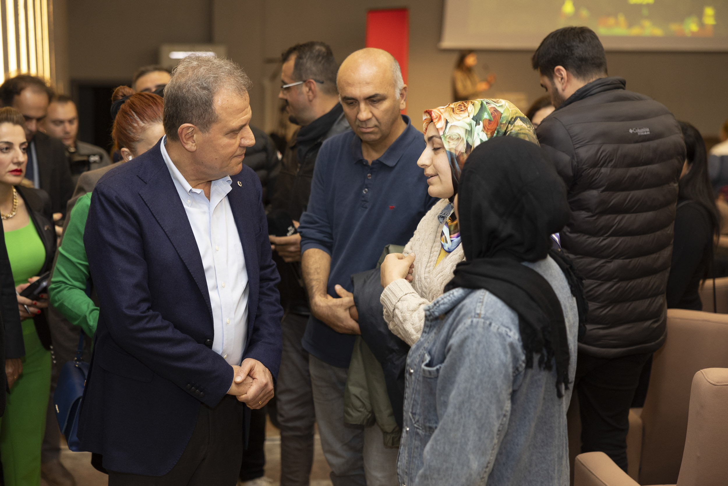 Mersin Büyükşehir Belediye Başkanı Vahap Seçer, Büyükşehir Belediyesi Sosyal Hizmetler