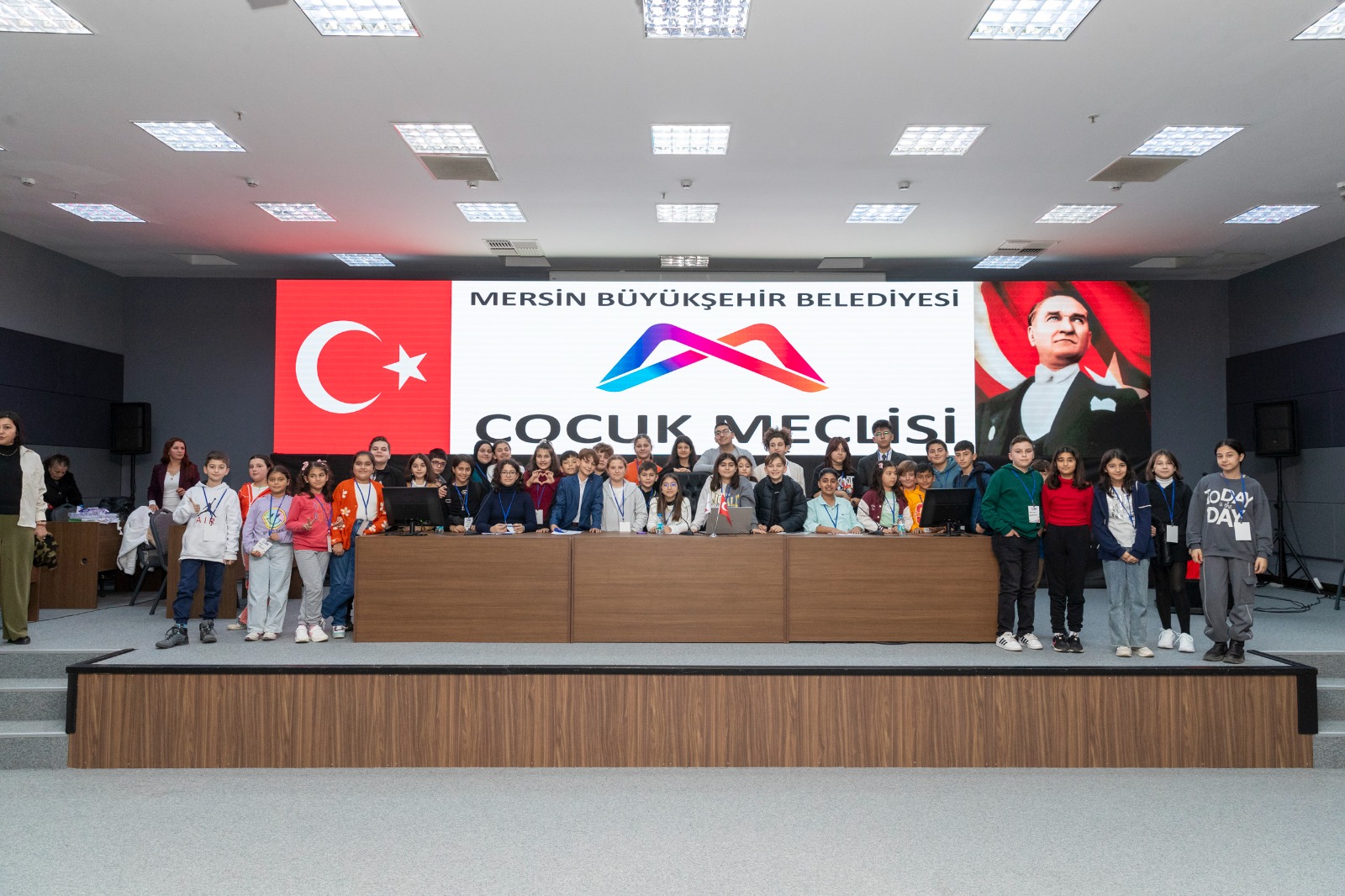 BÜYÜKŞEHİR’İN ÇOCUK MECLİSİ ÜYELERİ FARK YARATMAKTA KARARLI Mersin Büyükşehir Belediyesi’nin hayata geçirdiği ‘Çocuk Meclisi’ Ocak Ayı 1. Olağan Meclis