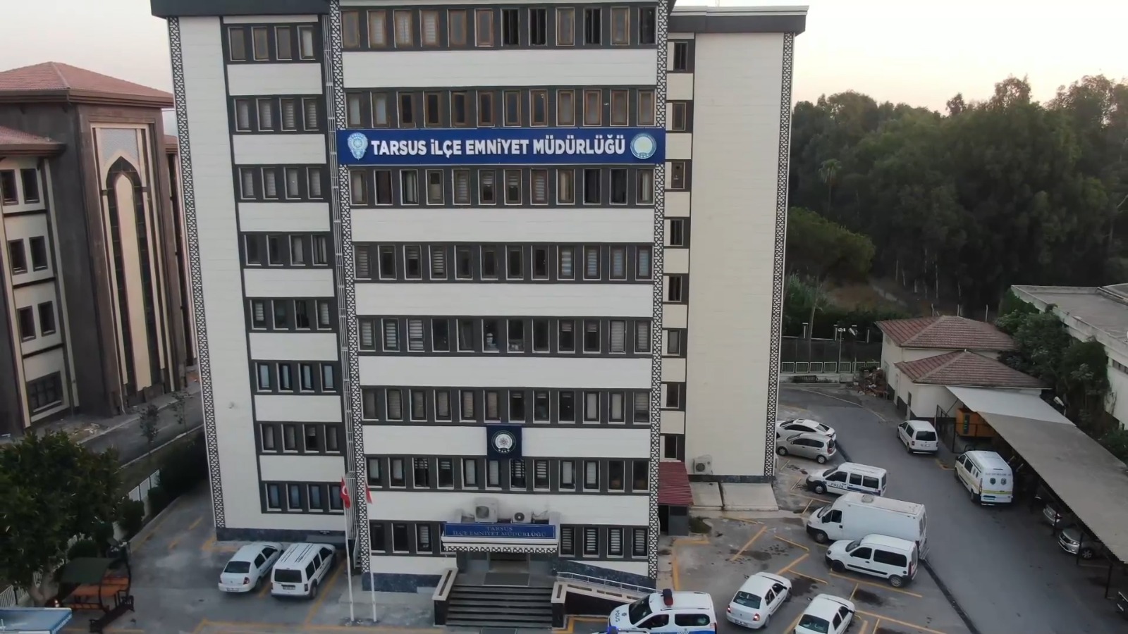 15 TEMMUZ FAİLİ ARANAN ŞAHSI MERSİN POLİSİ YAKALADI Tarsus İlçe Emniyet Müdürlüğü, Terörle Mücadele Büro Amirliği ve İstihbarat